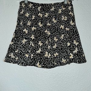 It’s from forever 21. Size small. It’s a mini skirt. It’s black, white, cream.